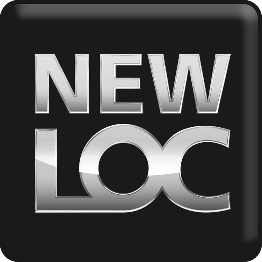 Logo NEW LOC, lettres 3D argentées brillantes sur un bouton carré arrondi noir.